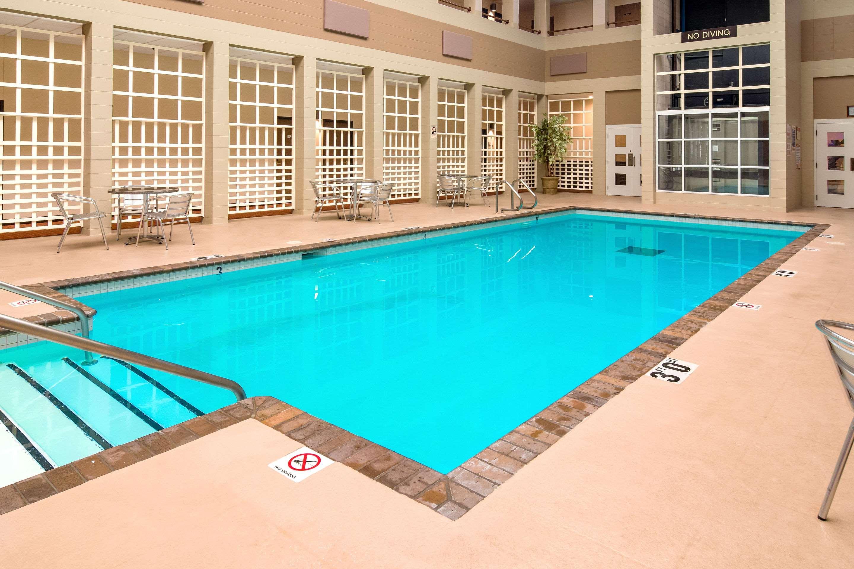 Quality Inn & Suites Virginia Exteriör bild