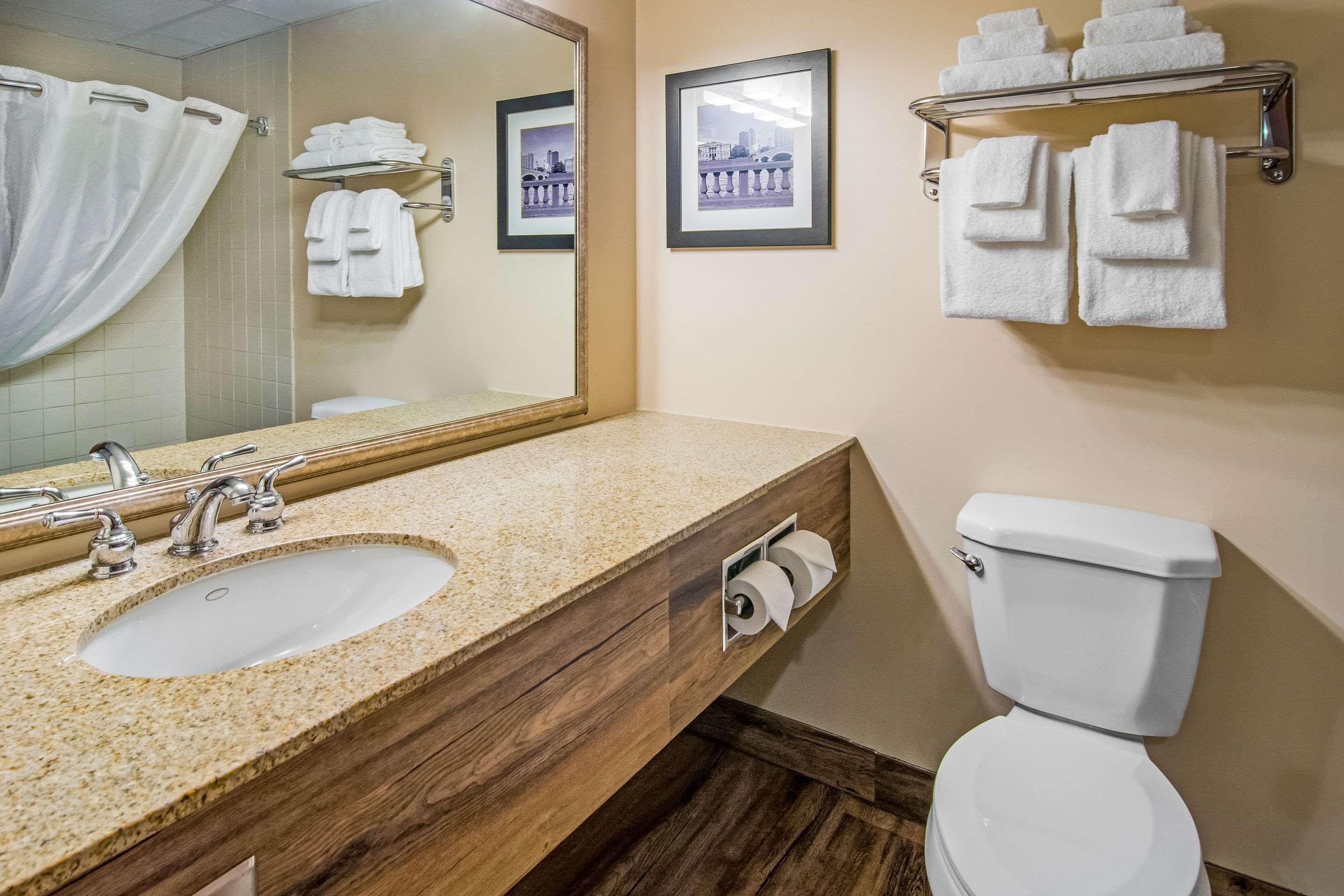 Quality Inn & Suites Virginia Exteriör bild